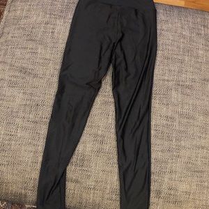 Forever 21 black shiny legging 🍄